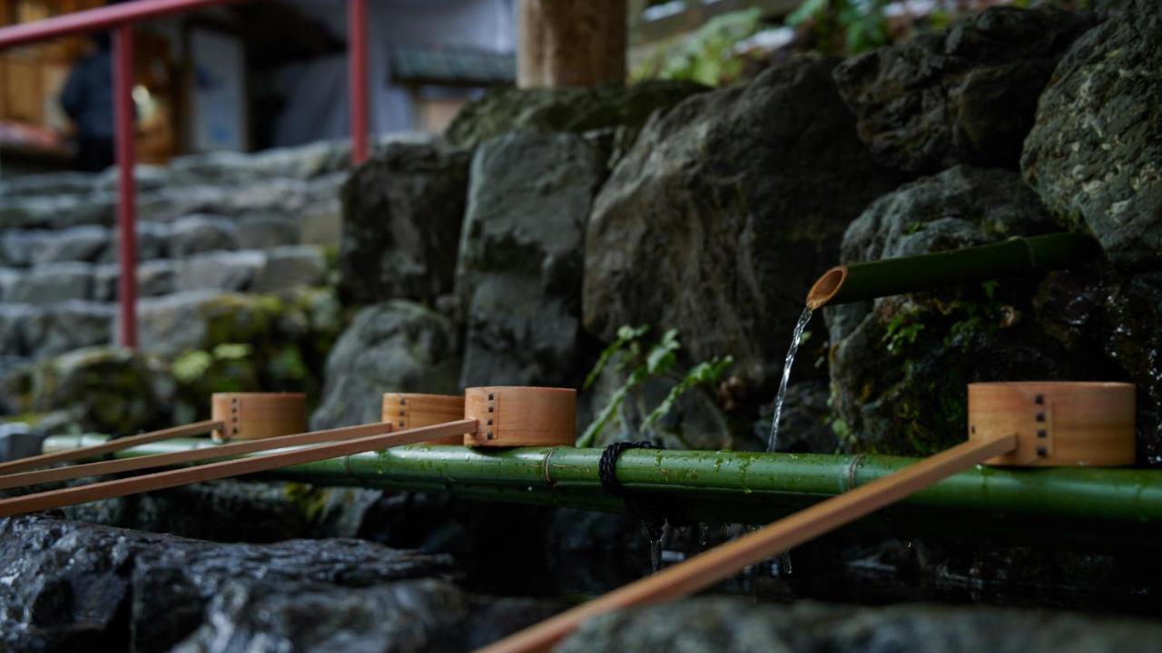 The Thousand Quioto Exterior foto A tsukubai at a shrine